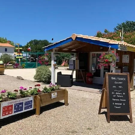 Campsite Mobil-home Familial Avec Terrasse A - Api-1-52-362 *